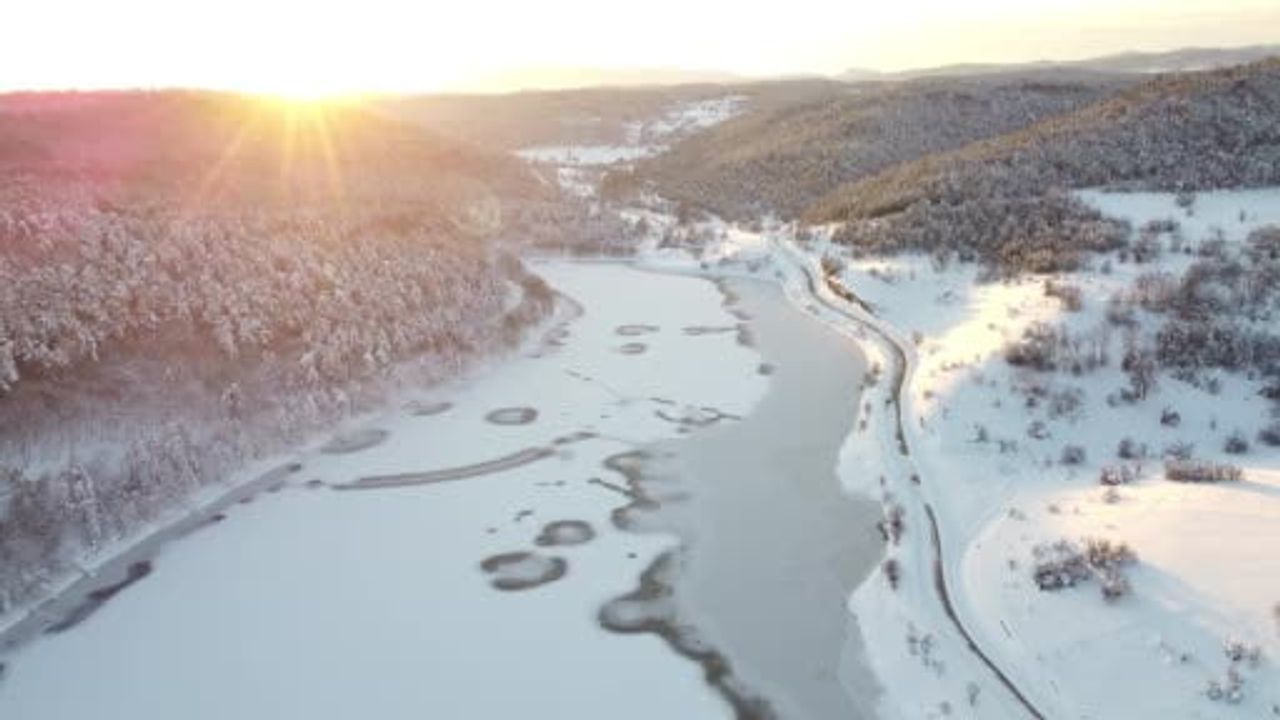 Karabük Eflani'de buz tutan göletler kartpostallık manzaralar sundu