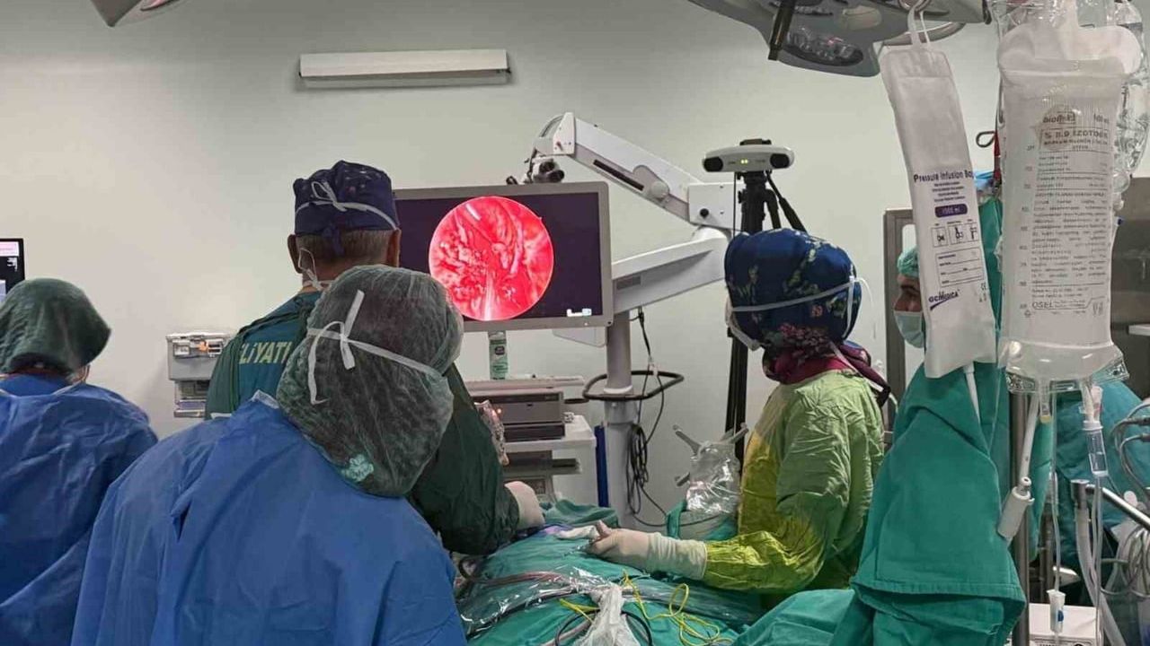 Karabük’te ilk endoskopik transsfenoidal yöntemle burundan girilerek hipofiz tümörü ameliyatı