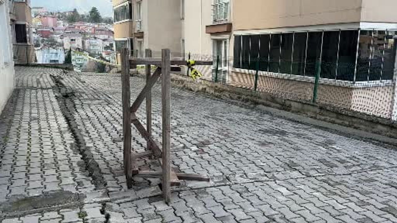 Karabük’te istinat duvarına zarar veren çatlaklar nedeniyle 5 daire tahliye edildi