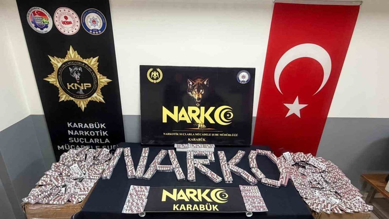 Karabük’te narkotik operasyonu: 52 bin sentetik ecza ve 1,37 gram kokain ele geçirildi, 3 tutuklama