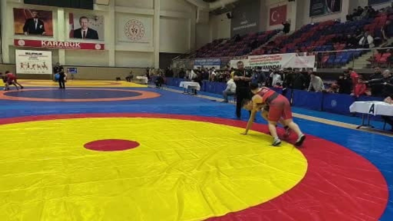 Karabük’te Okul Sporları Güreş Grup Müsabakaları başladı