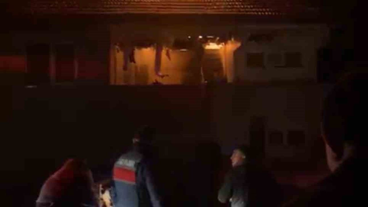 Karabük Yenice'de iki katlı evde çıkan yangın kontrol altına alındı