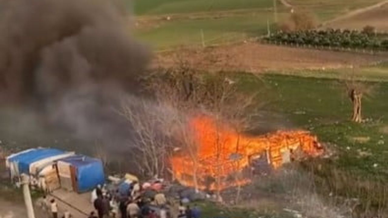 Karacabey'de ağılda çıkan yangın söndürüldü; hayvanlar tahliye edildi