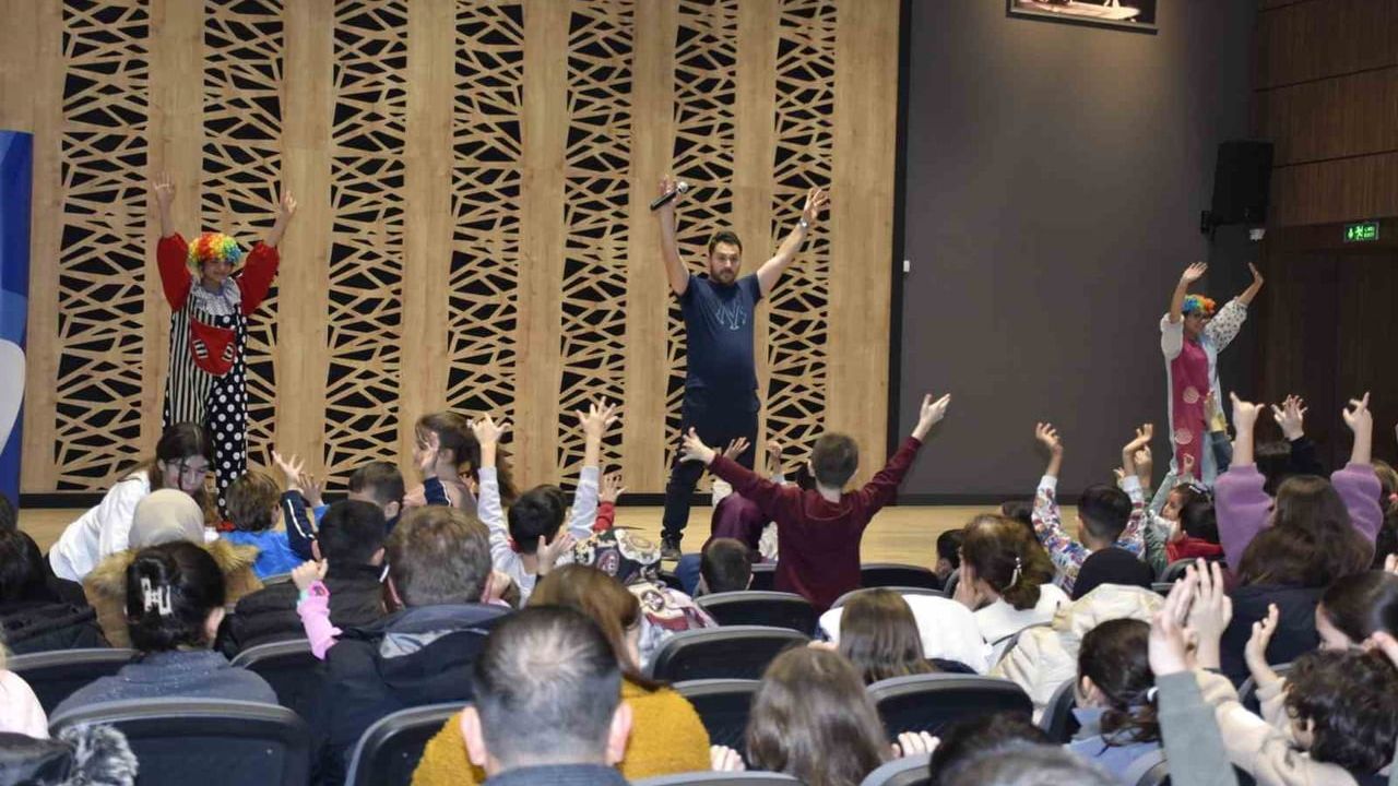 Karacabey'de sömestr etkinlikleri Ergün Koç Kültür Merkezi'nde başladı