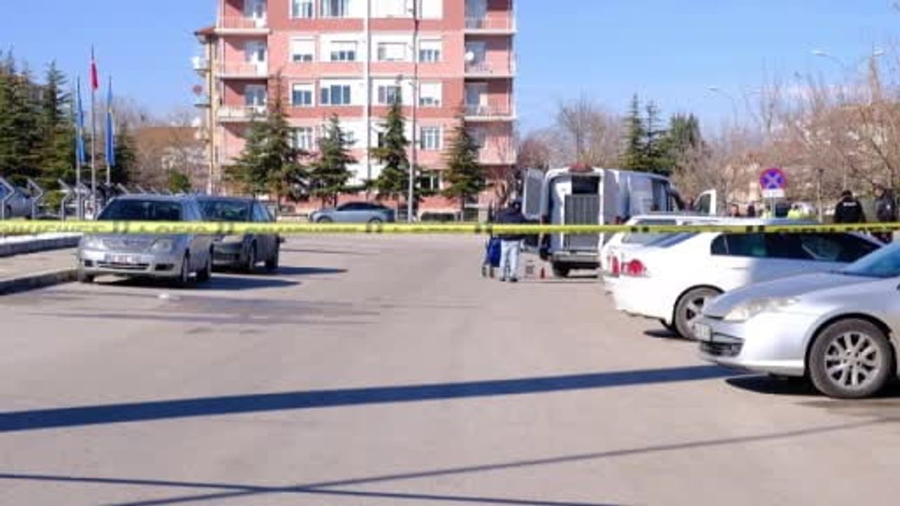 Karaman'da adliye yakınında bırakılan şüpheli valiz kontrollü patlatıldı, içi boş çıktı