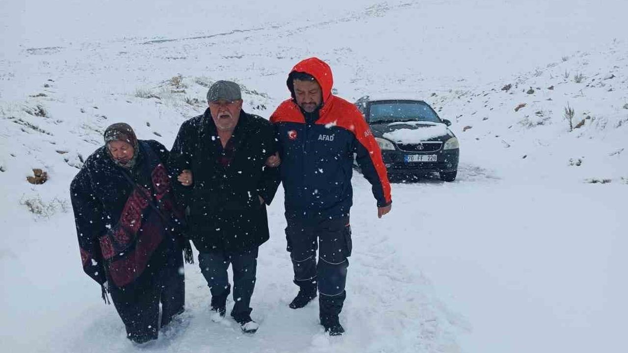 Karaman'da Güldere yolunda mahsur kalan 4 kişi kurtarıldı