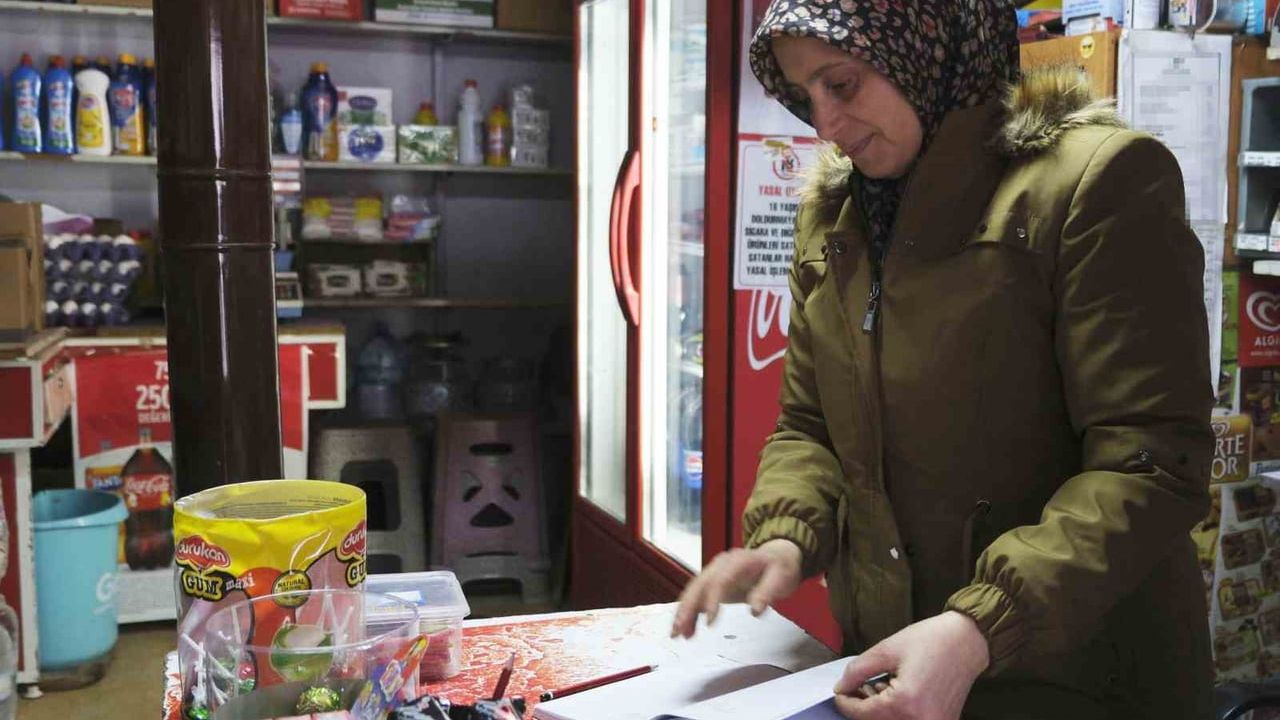Karaman’da hayırsever veresiye defterini satın alıp yaklaşık 15 bin liralık borcu kapattı
