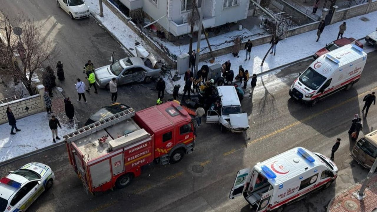 Karaman'da kavşakta çarpışma: ağır yaralanan kadın hastanede yaşamını yitirdi