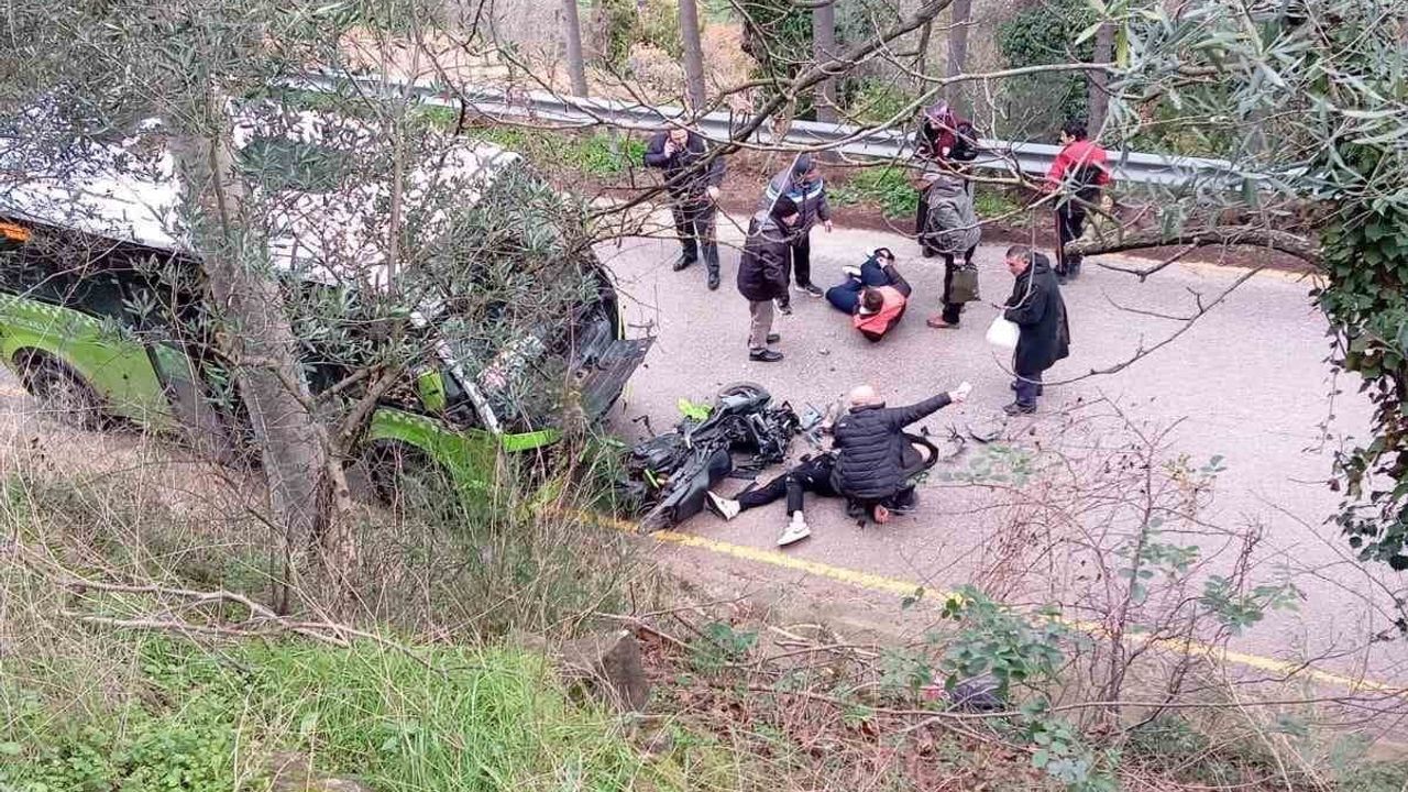 Karamürsel'de minibüs ile motosiklet çarpıştı: 20 yaşındaki sürücü yaşamını yitirdi