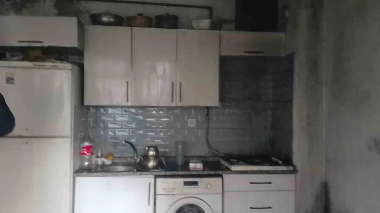 Karamürsel'de tersane işçilerinin kaldığı evde çıkan yangın kısa sürede söndürüldü