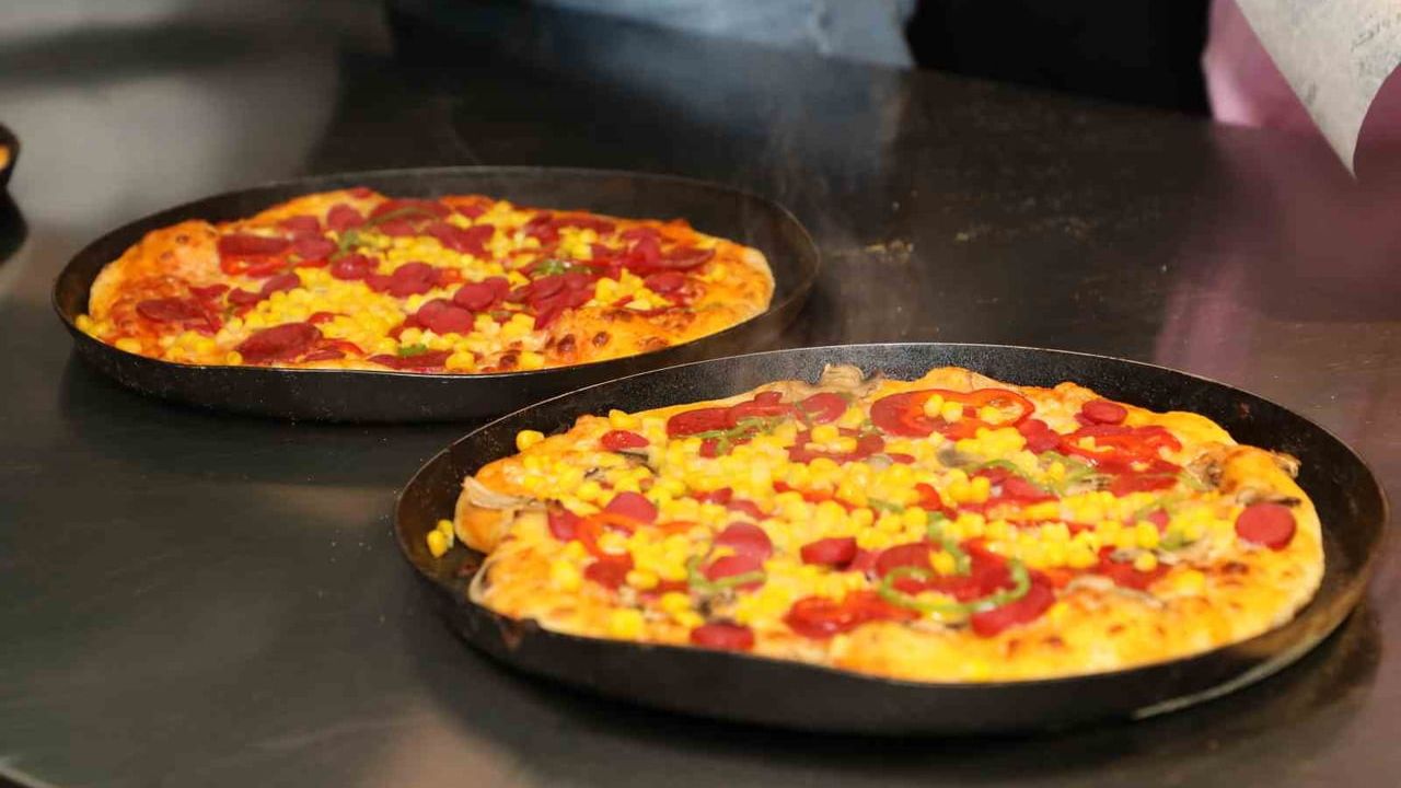 Karasu Anadolu Lisesi’nin dereceye giren 37 öğrencisi pizza atölyesinde ödüllendirildi