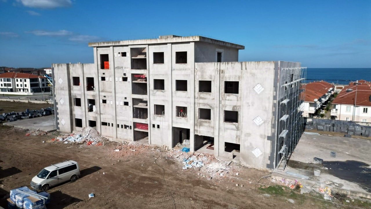 Karasu’daki 11 Yıllık MYO Binası SUBÜ tarafından Yeniden İnşa Ediliyor