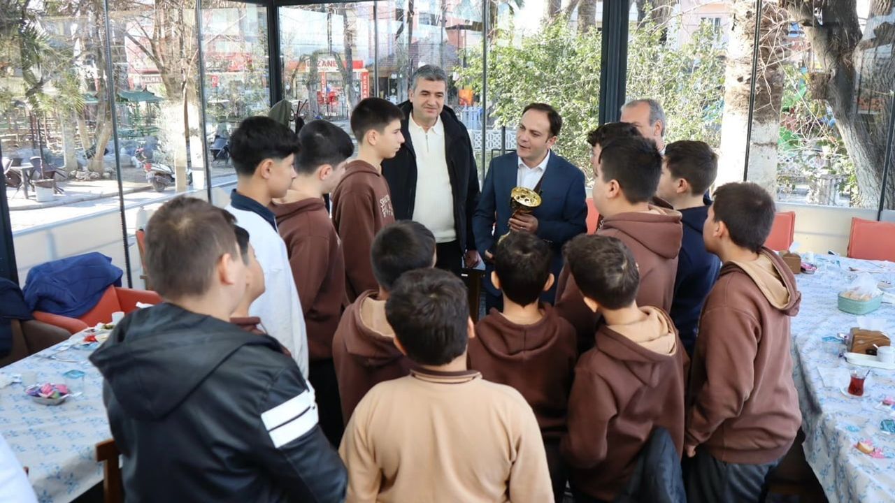 Karpuzlu Kaymakamlığı'ndan Aydın birincisi voleybol takımına moral kahvaltısı