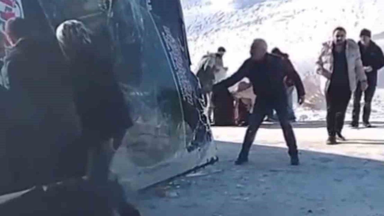 Kars Susuz'da Ardahan’dan Gelen Yolcu Otobüsü Devrildi: 17 Yaralı