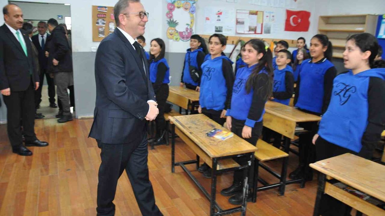 Kars’ta 56 bin 651 öğrenci yarıyıl karnesi aldı