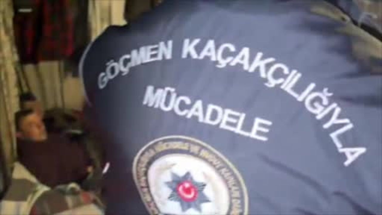 Kars’ta eş zamanlı operasyonlarda metruk binada 14 düzensiz göçmen yakalandı