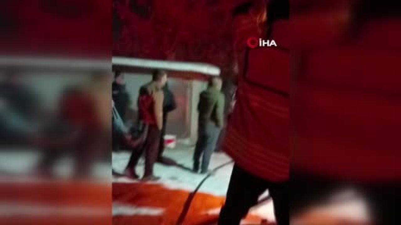 Kars’ta garajda aracın altında ateş yakılması sonucu yangın: Araç kullanılamaz hale geldi
