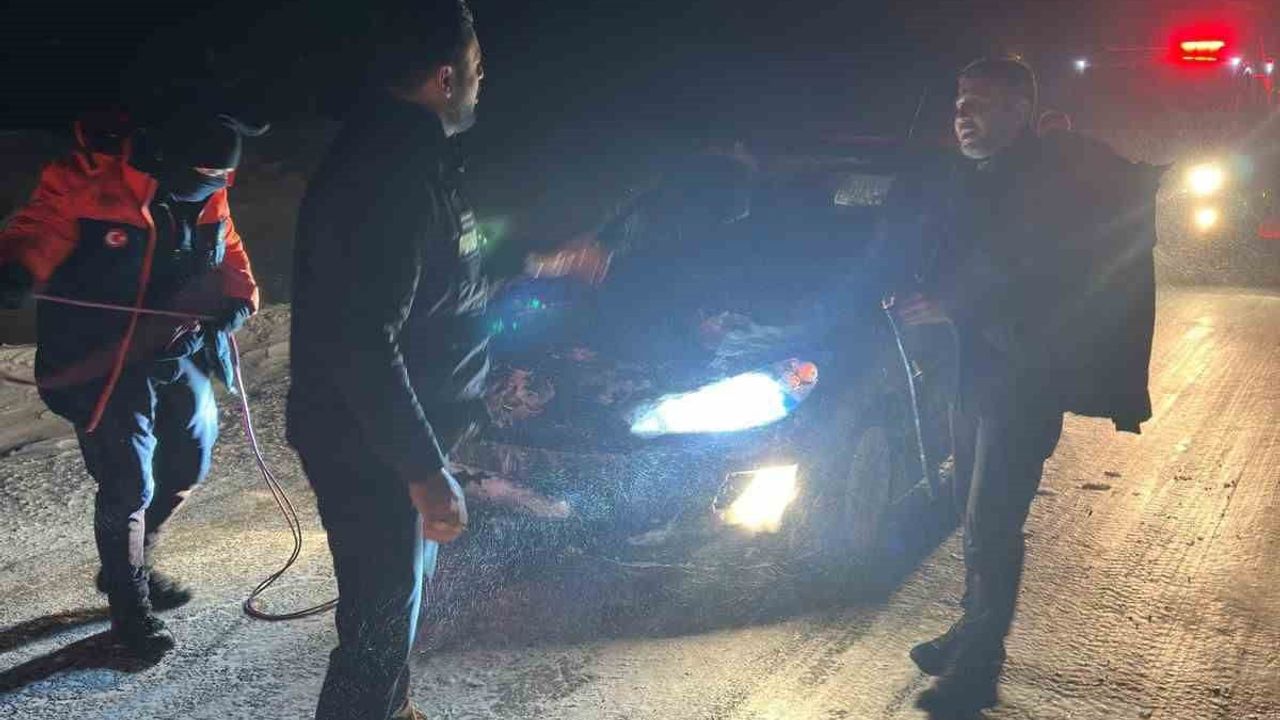 Kars’ta kar ve tipi ulaşımı etkiledi: 200 köy yolu kapandı, kurtarma çalışmaları sürüyor