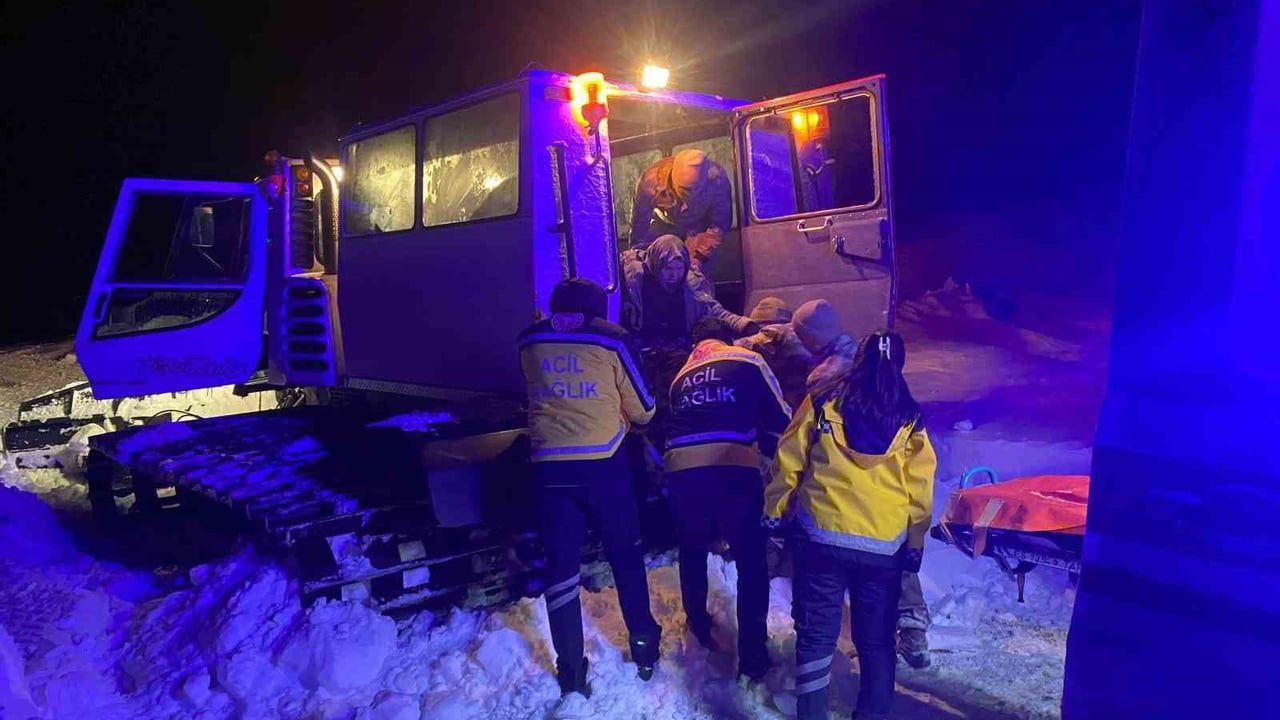 Kars’ta Pistonbully ile ulaşan Mehmetçik, 70 yaşındaki hastayı hastaneye yetiştirdi