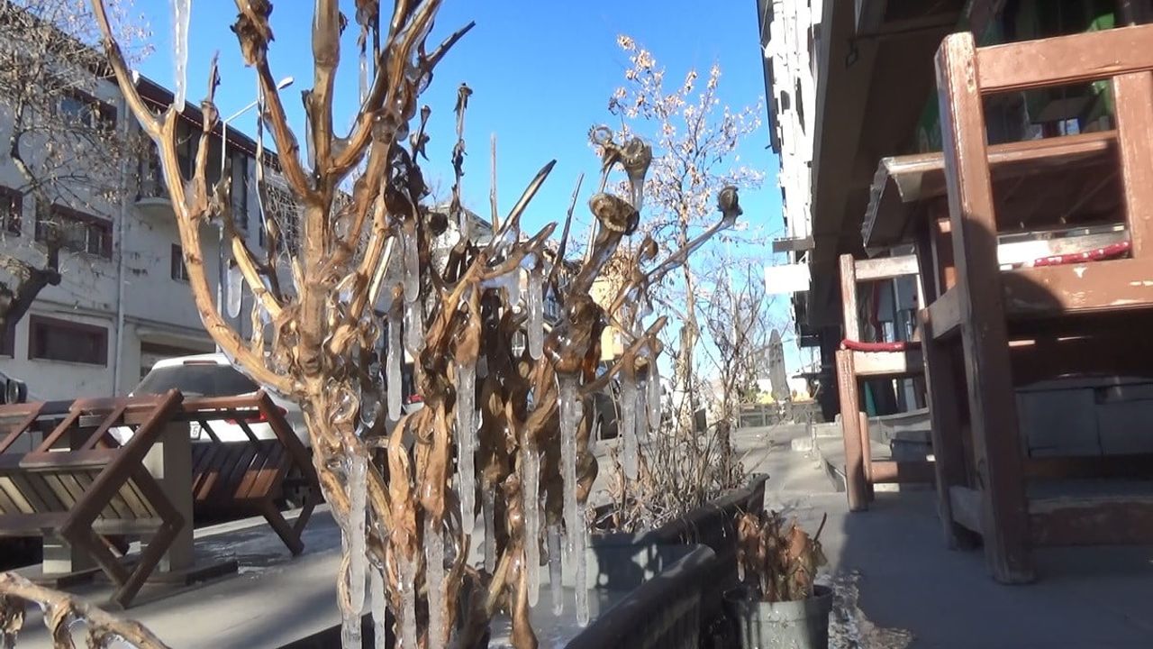Kars'ta Soğuk Hava Etkisi: Termometreler -28°C'yi Gösterdi
