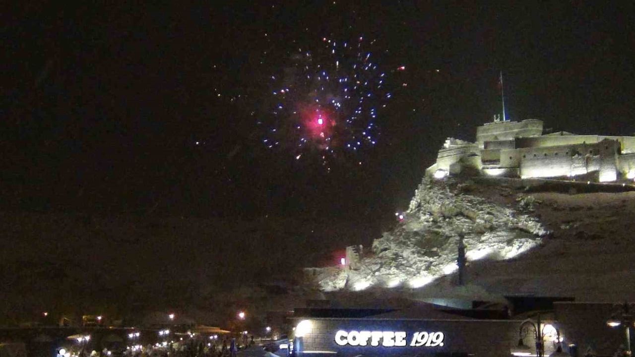 Kars'ta Yeni Yıl Coşkusu: Lapa Lapa Kar Altında Halaylar