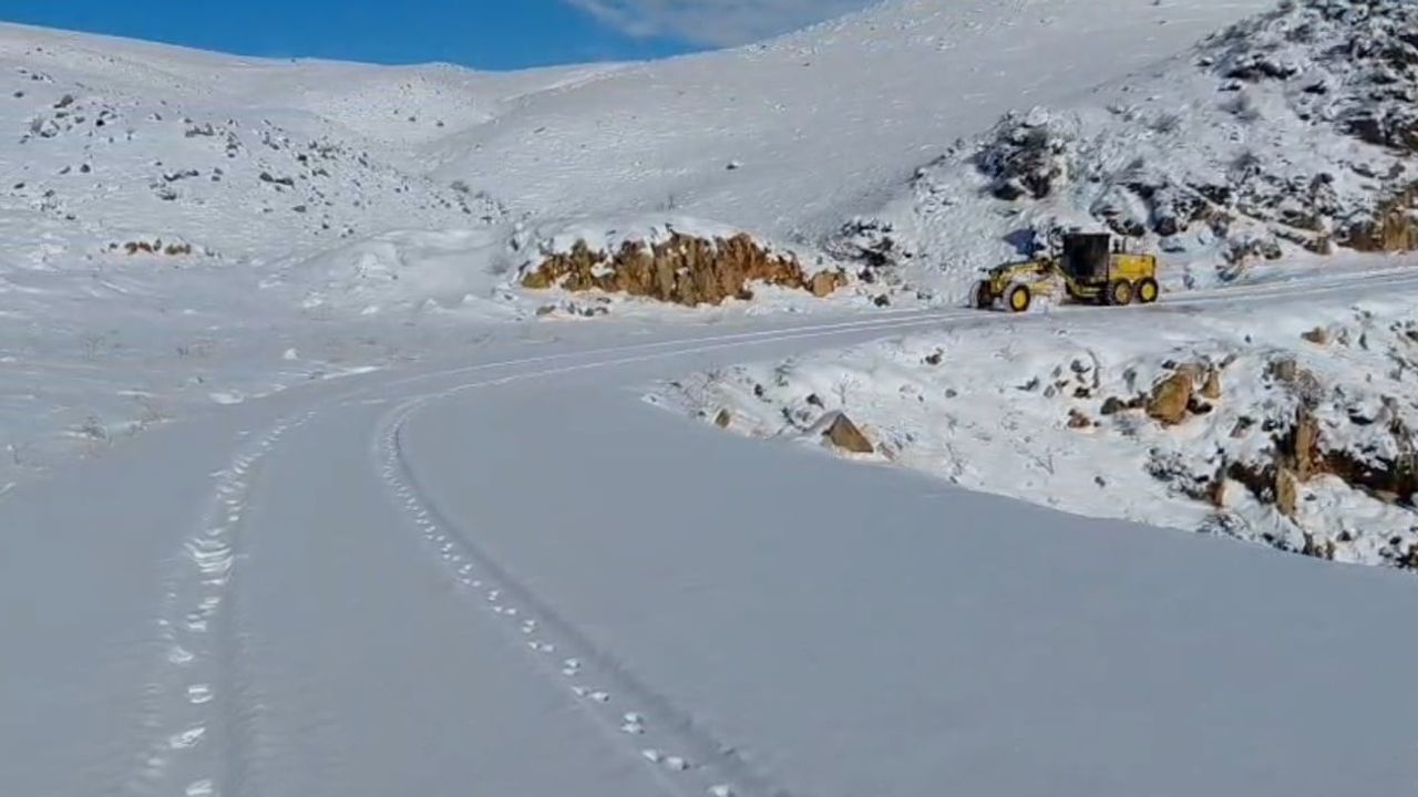 Kars’ta yoğun kar: 130 köy yolu ulaşıma kapandı