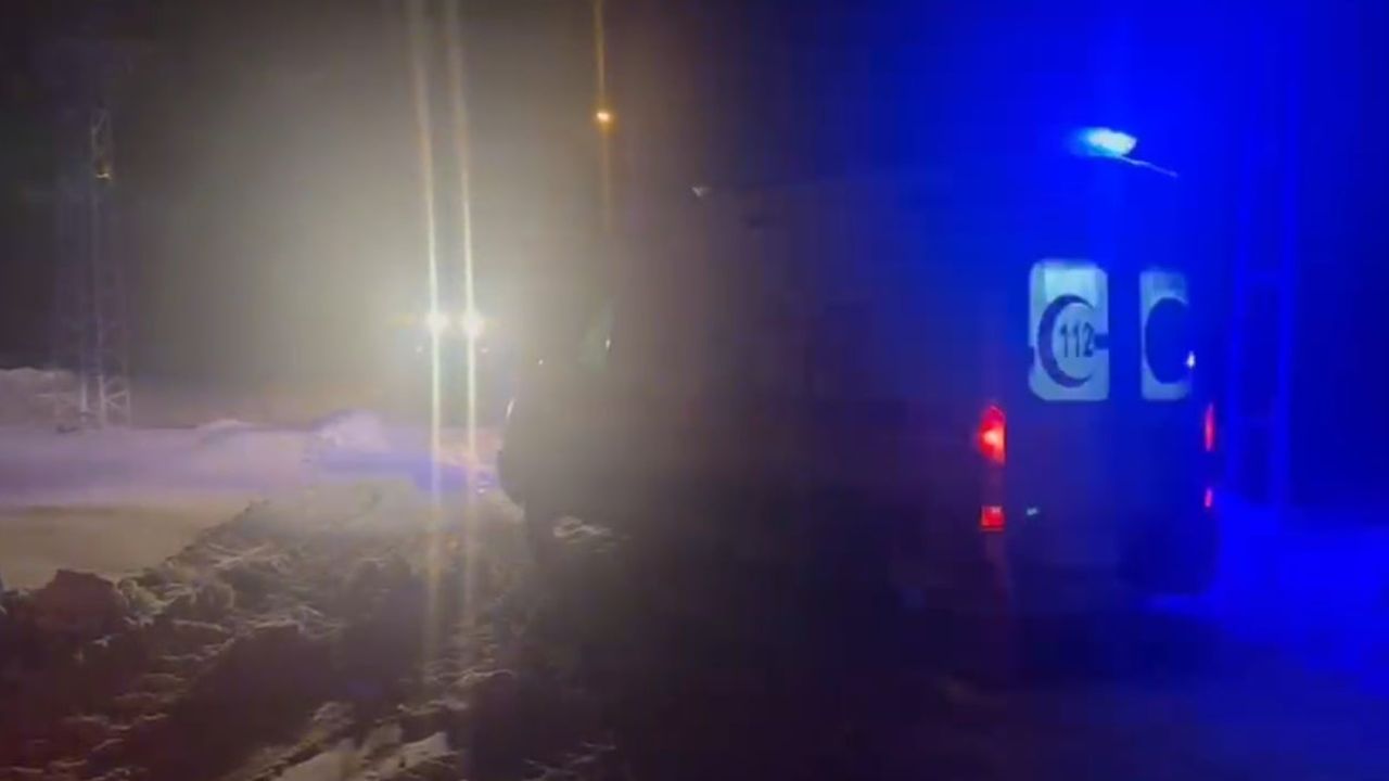 Kars’ta Yoğun Kar Ulaşımı Kesti; Özel İdare ve Sağlık Ekipleri Hastalara Ulaştı