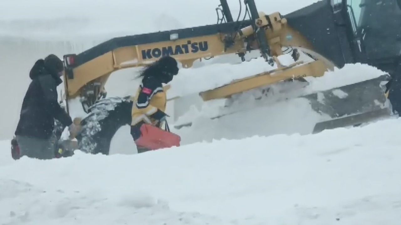 Kars’ta Yoğun Tipide Sağlık ve Özel İdare Ekipleri Yaya Müdahalesiyle Hastaya Ulaştı
