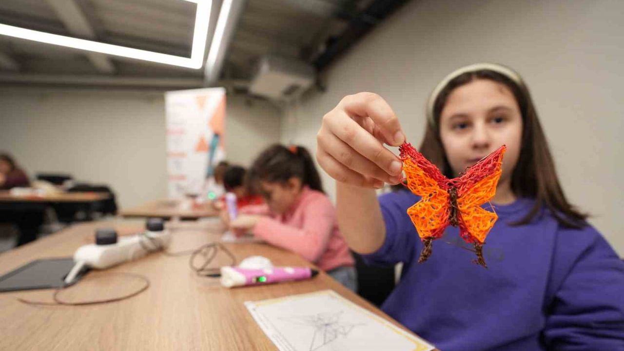 Kartal Belediyesi Maker Atölyeleri, Makina Hangar’da Sömestr Programıyla Öğrencileri Bilim ve Teknolojiyle Buluşturuyor