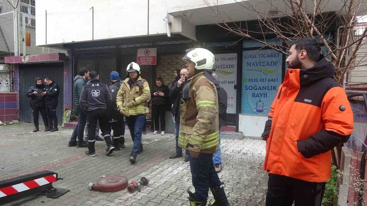 Kartal’da çatı katında çıkan yangın kontrol altına alındı
