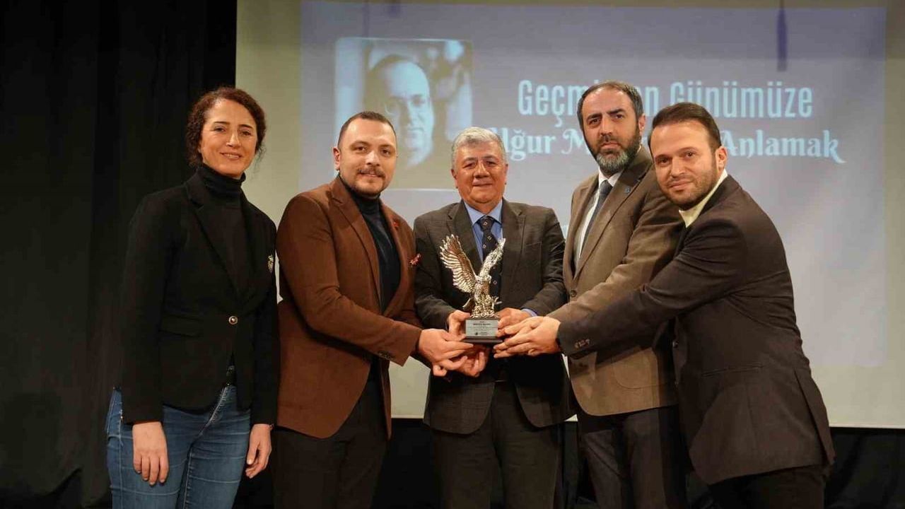 Kartal'da Uğur Mumcu Anıldı: Mustafa Balbay 'Geçmişten Günümüze Uğur Mumcu' Söyleşisi