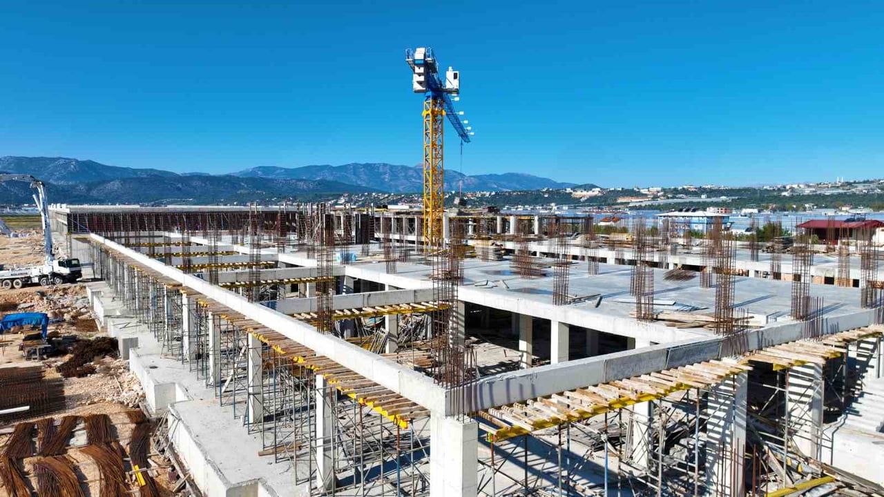 Kaş'ta Kınık Toptancı Hal Kompleksi bölgesel tarımsal ticareti güçlendirecek