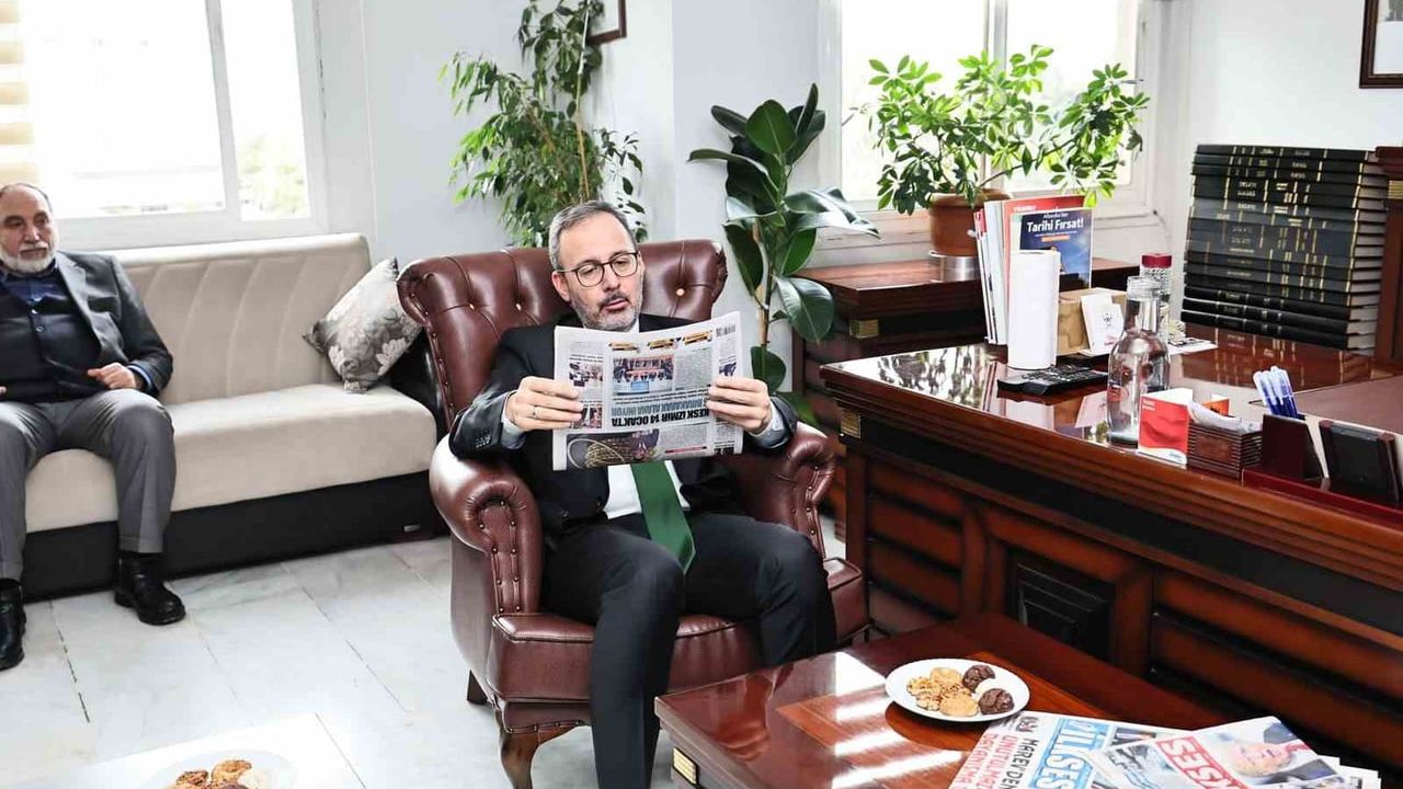 Kasapoğlu İzmir'de Yerel Basınla Buluştu: 'Gazeteciler Toplumun Hafızasını Tutuyor'