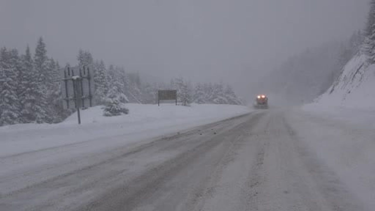 Kastamonu'da 167 köy yolu kar yağışı nedeniyle ulaşıma kapandı