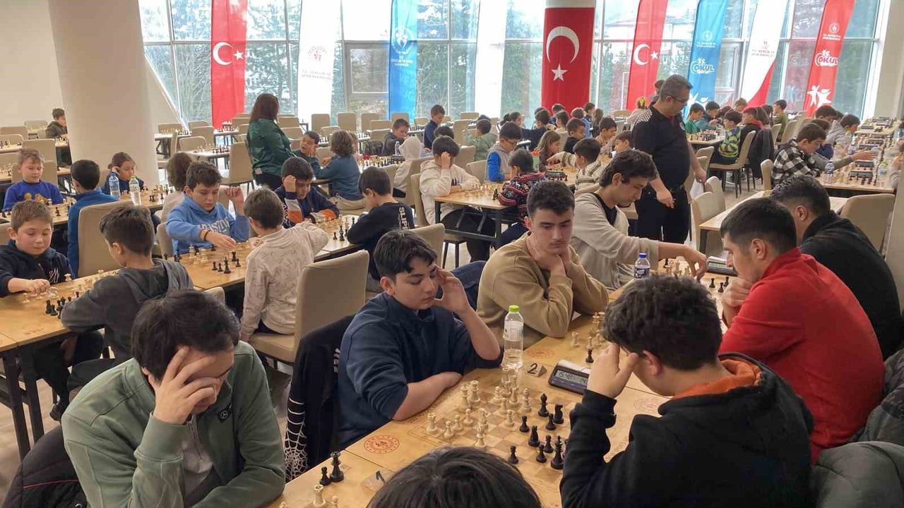 Kastamonu'da Çalışan Gazeteciler Günü'ne özel satranç turnuvası düzenlendi