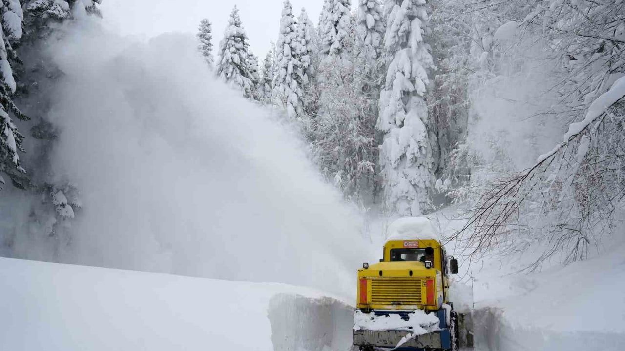 Kastamonu'da kar çalışmaları: Ulaşıma kapalı köy sayısı 102'ye düştü