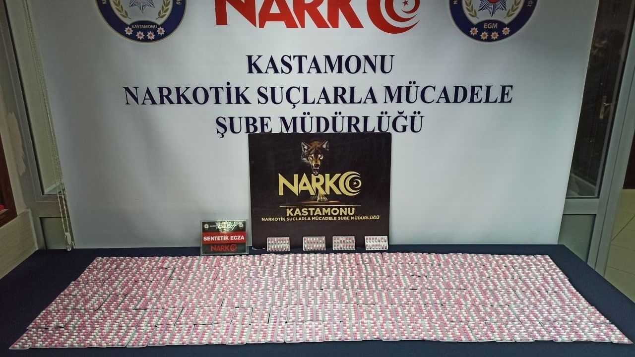 Kastamonu'da kargo yoluyla sentetik ecza sevkiyatı: 3 sanığa hapis ve para cezası