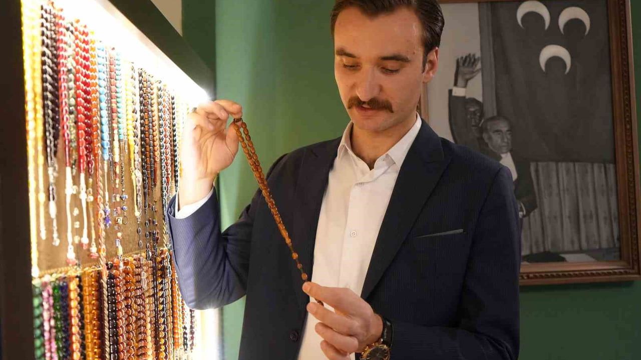 Kastamonu’da meraktan atölyeye: Yusuf Ekşioğlu kendi tespihlerini iki günde üretiyor