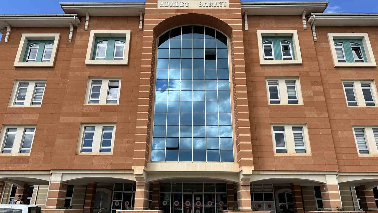 Kastamonu'da 'sahte avukat' dolandırıcılığı davasında sanığa 5 ay hapis ve 20 bin TL ceza