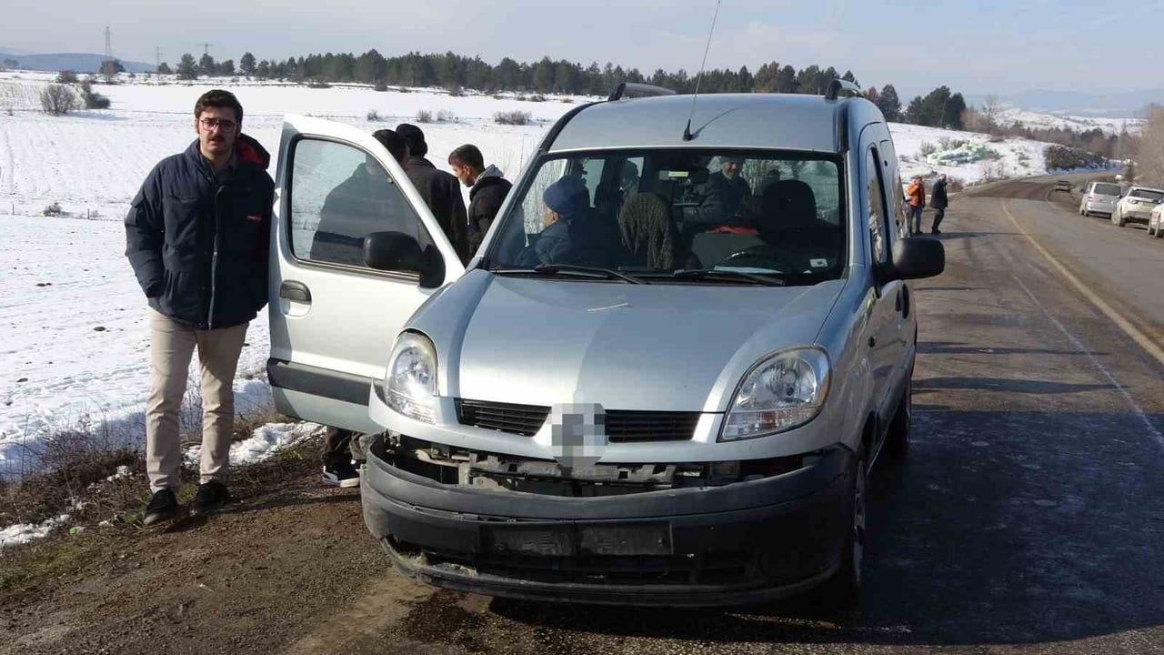 Kastamonu’da sollama sırasında Tofaş şarampole yuvarlandı: 1’i ağır, 4 yaralı