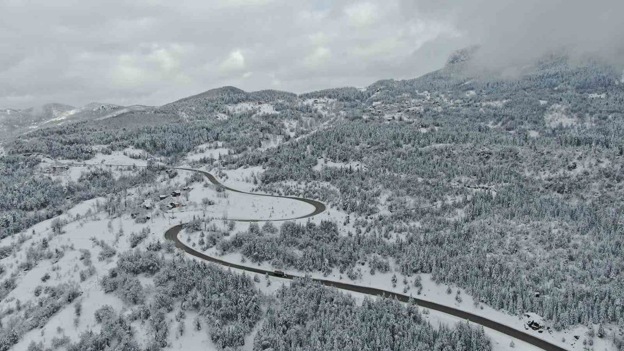 Kastamonu Ersizlerdere Tabiat Parkı'nda kar manzarası: Kanyon, orman ve vadiler beyaz örtüyle buluştu