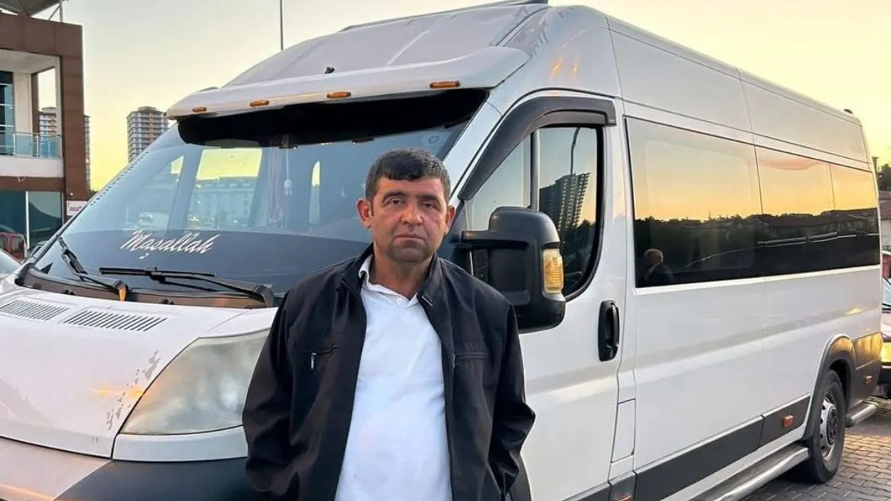 Kastamonu İhsangazi'de minibüs alev aldı; sahibi fenalaşarak yaşamını yitirdi