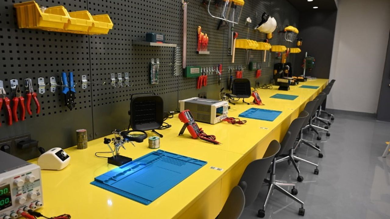 Kastamonu Üniversitesi'nde Milli Teknoloji Atölyesi açıldı: Öğrenci ve girişimcilere AR-GE ve prototip imkanı