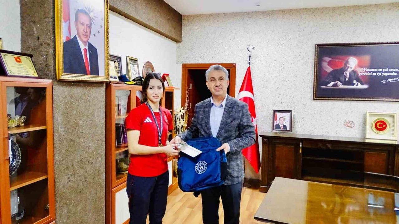 Kaymakam Abay, Genç Şampiyon Atletleri Makamında Kabul Etti