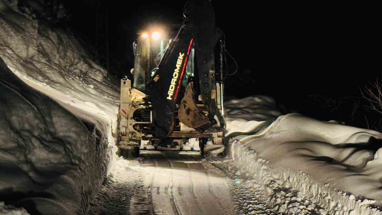 Kaymakam Mehmet Furkan Taşkıran, Beytüşşebap'ta karlı yolda hasta kurtarma operasyonuna katıldı