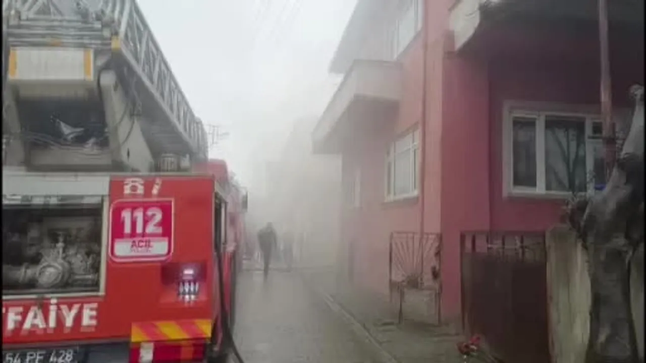 Kaynarca Konak Mahallesi'nde yabancı uyruklu ailenin kaldığı evde yangın söndürüldü