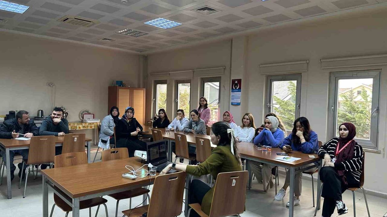 Kaynaşlı’da sağlık personeline Verem (Tüberküloz) hizmet içi eğitimi