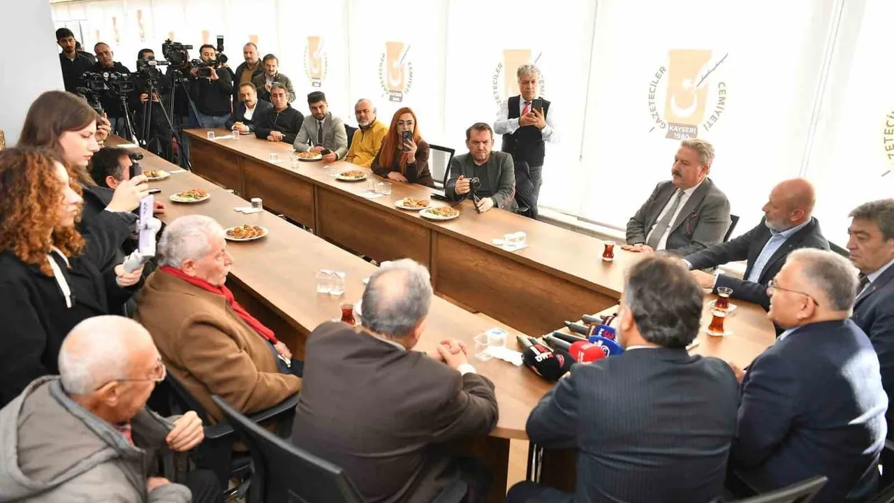 Kayseri Büyükşehir Başkanı Dr. Memduh Büyükkılıç 10 Ocak Çalışan Gazeteciler Günü'nü kutladı: 'İyi ki varsınız'