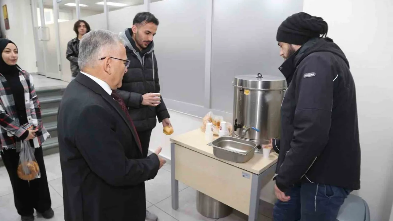 Kayseri Büyükşehir'den 2025'te öğrencilere 1,4 milyon bardak sıcak çorba desteği