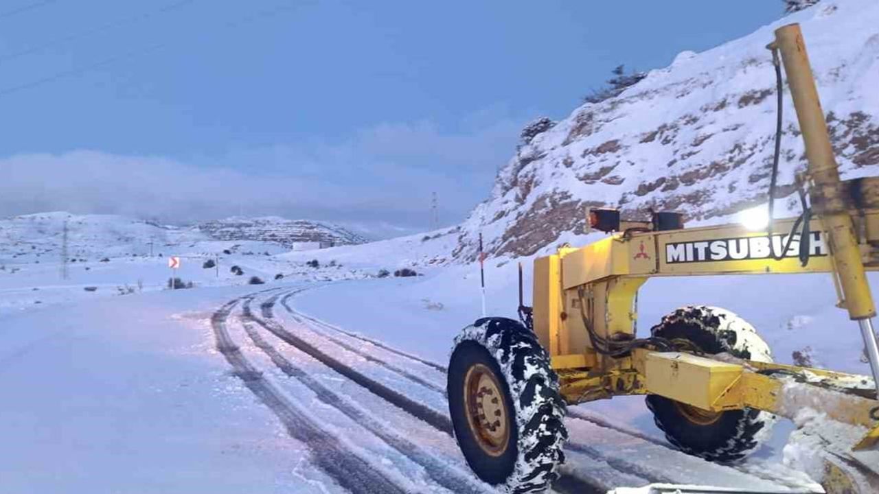 Kayseri'de 126 mahalle yolu kar çalışmalarının ardından ulaşıma açıldı